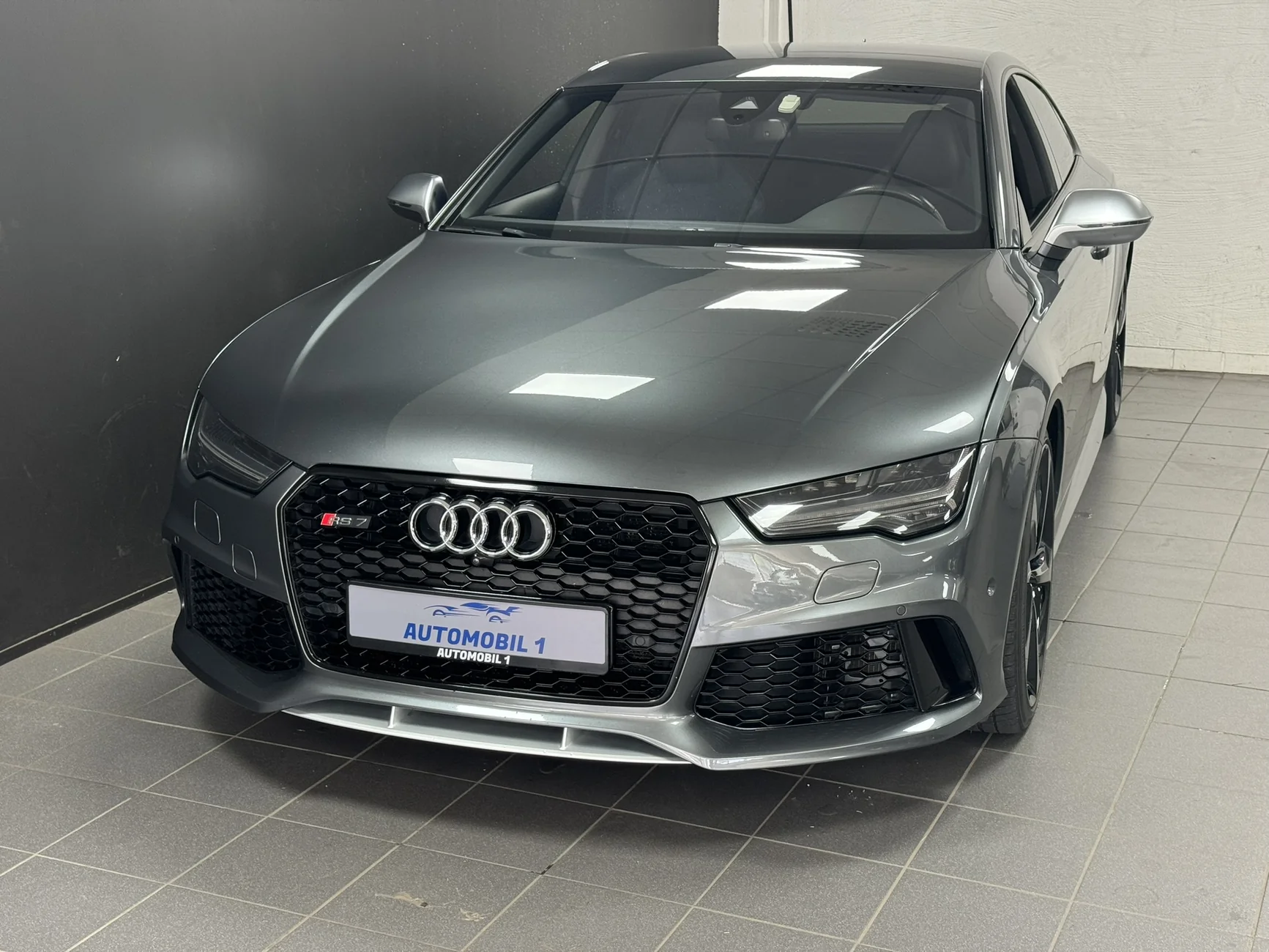Audi RS7 – originalt bilde fra Automobil 1, uendret skiltplate