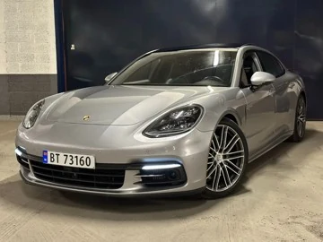 Porsche Panamera sett forfra